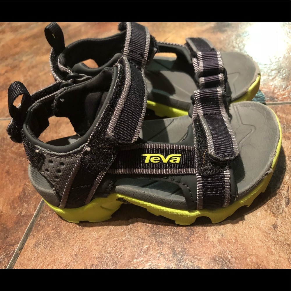 Teva sandals size 8 toddler
